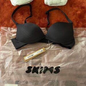 SKIMS Black Seamless T-Shirt Bra